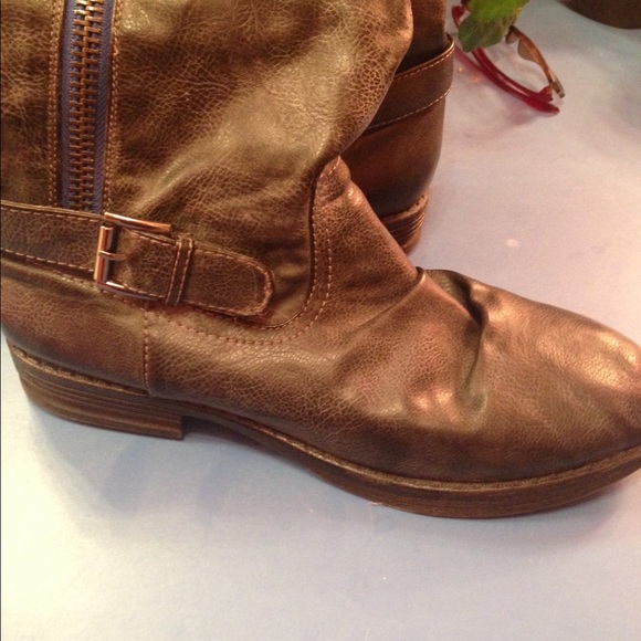 Boots - Picture 2 of 4