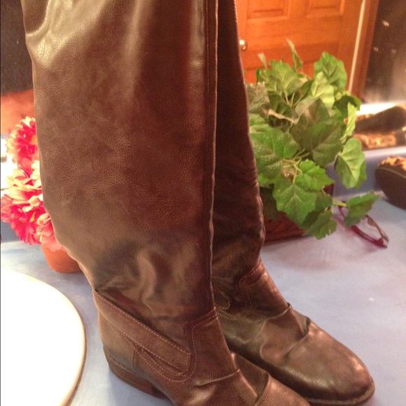 Boots - Picture 3 of 4