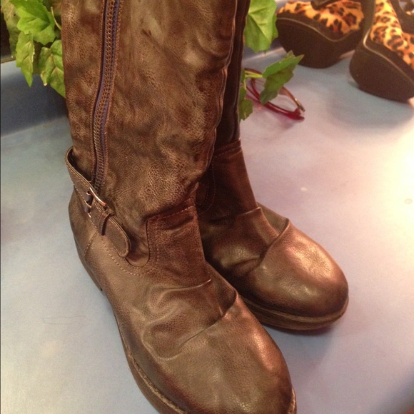 Boots - Picture 4 of 4
