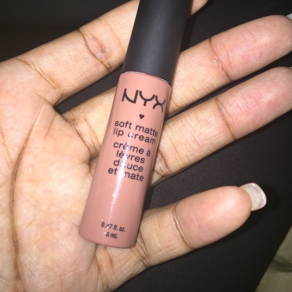 Nyx soft matte lip cream "Abu Dhabi"