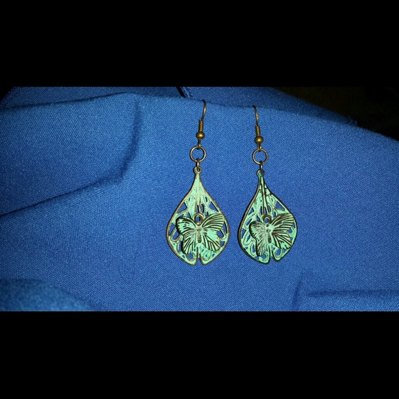 New Gorgeous Butterfly Earrings - Picture 1 of 4