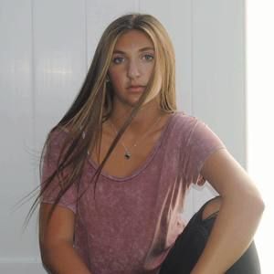 Meet your Posher, Gia