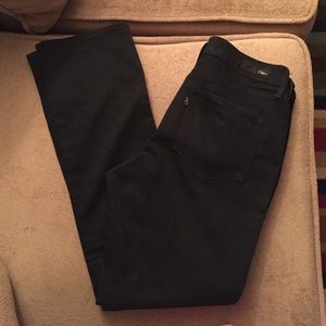 Black Levi's jeans