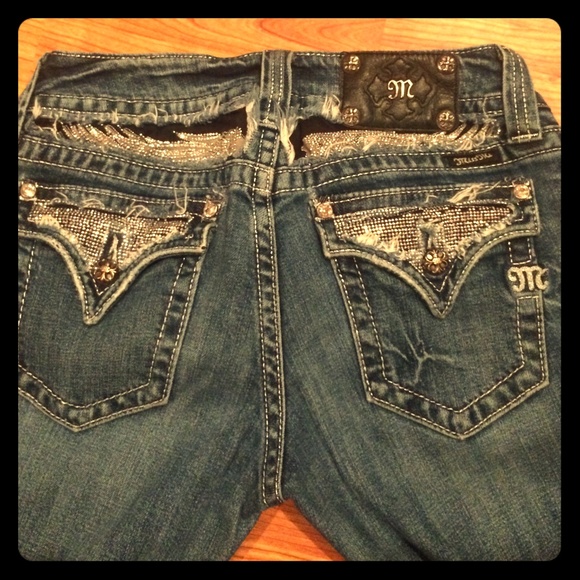 Boot Cut Miss Me Embellished w/ Wings Jean size 29