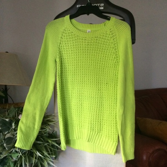📌SOLD📌 ❗️FINAL PRICE❗️ Bold Lime Green Sweater - Picture 2 of 4