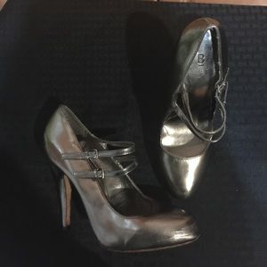 Pewter pumps