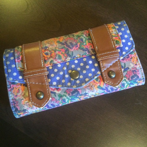 Adorable patchwork wallet!