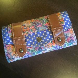 Adorable patchwork wallet!