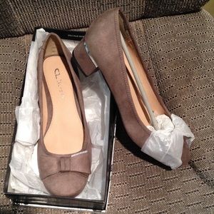 Brand NEW micro suede low heel shoes !