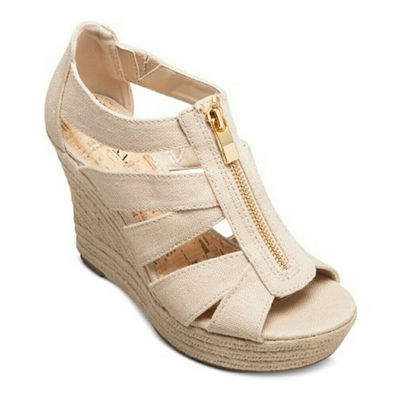 ISO these is nude or white - Picture 1 of 1