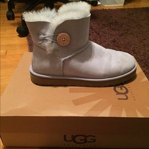 Mini Bailey button ugg boots