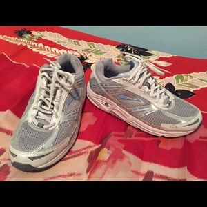 🐼NEW BROOKS SNEAKERS