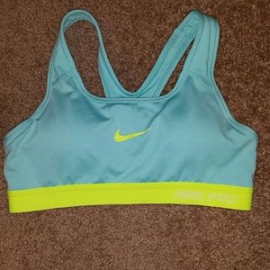 NWOT PADDED NIKE PRO SPORTS BRA