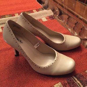 Mossimo Cream/Beige Pumps