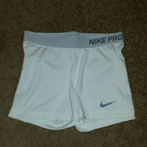 NWOT WHITE NIKE PRO SPANDEX SHORTS