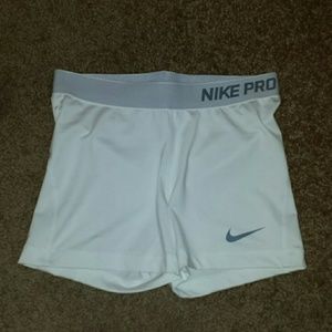 NWOT WHITE NIKE PRO SPANDEX SHORTS