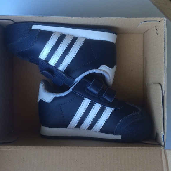 Toddler Adidas shoes size 5