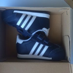 Toddler Adidas shoes size 5