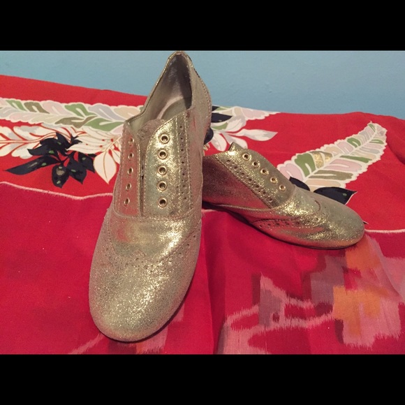🐼NEW JESSICA SIMPSON- gold Oxfords