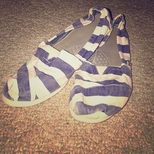 toms  size 9; great condition; worn 3 times