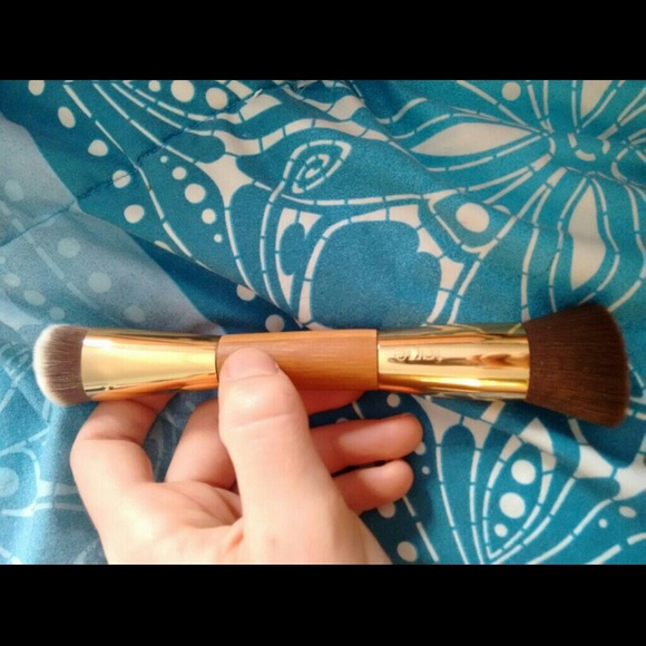 Tarte slenderizer bamboo contour brush