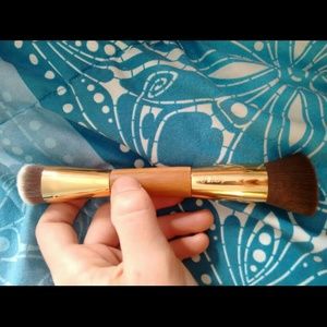 Tarte slenderizer bamboo contour brush
