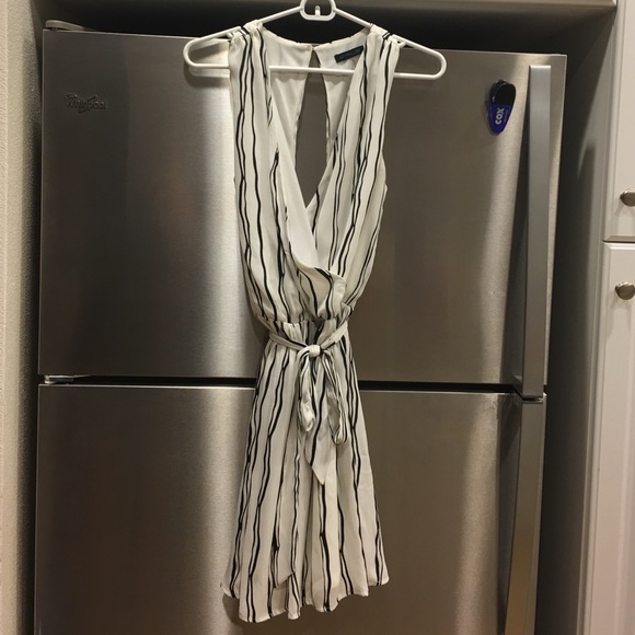 V neck trapped dress