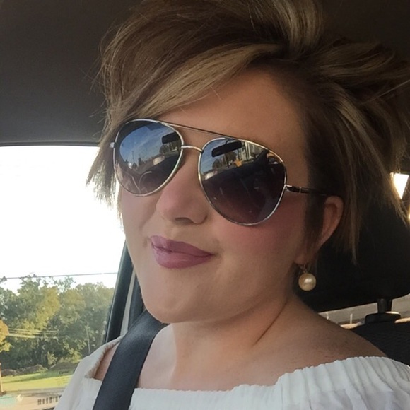 Meet your Posher, Ashley - Picture 1 of 1