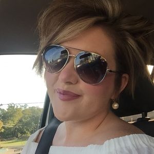 Meet your Posher, Ashley