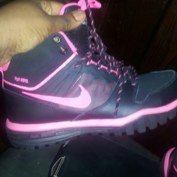 Nikes - Picture 3 of 4