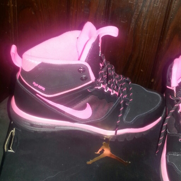 Nikes - Picture 4 of 4