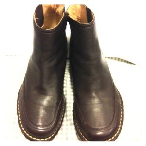 Softspots brown ankle boots