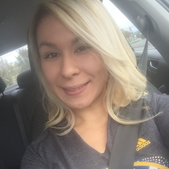 Meet your Posher, Claudia - Picture 2 of 2