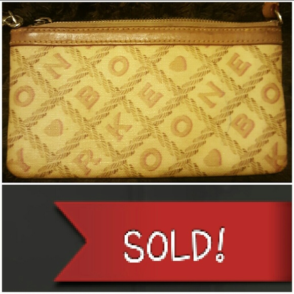 Dooney  & Bourke Wristlet - Picture 1 of 4