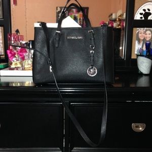 MK Jet Set Travel Medium Tote