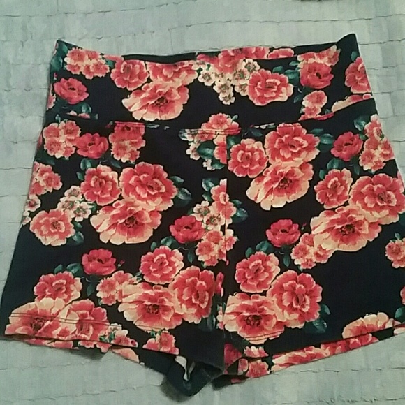 Wish&whim floral print short shorts