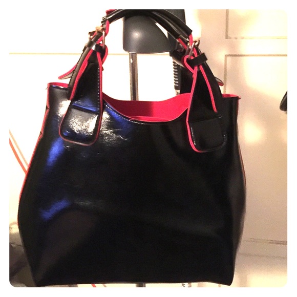 Black purse never used