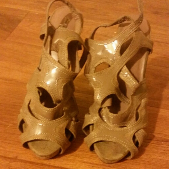 Tan patent crossover pump - Picture 2 of 2