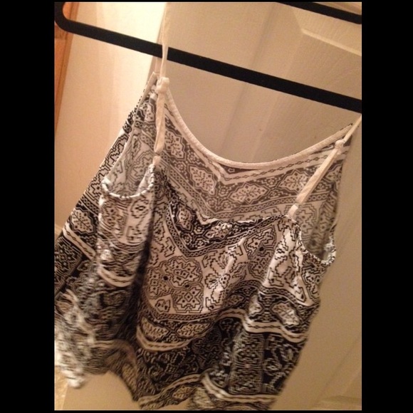 multi patterned tank top - Picture 2 of 2