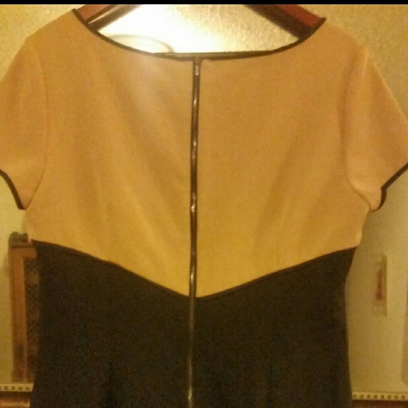 Tan and black sheath dress - Picture 2 of 4