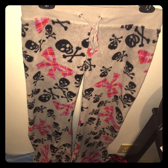 Skull and bow pajama pants. 💀🎀