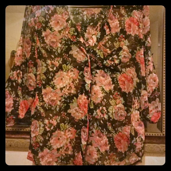 Floral ruffle front blouse with pocket - Picture 1 of 2