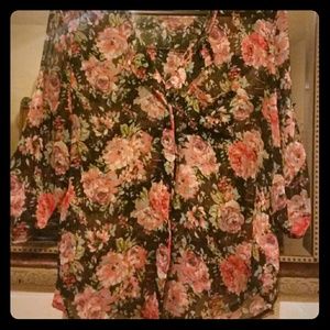 Floral ruffle front blouse with pocket