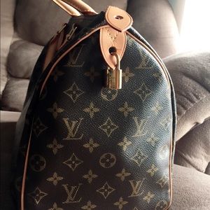 LV speedy 40-made in France bought in Europe!