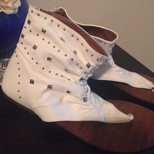 BRAND new size 9 sandals