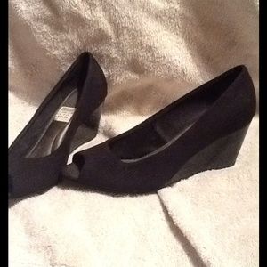 Comfort Plus faux suede low wedges