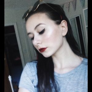 Meet your Posher, Holly