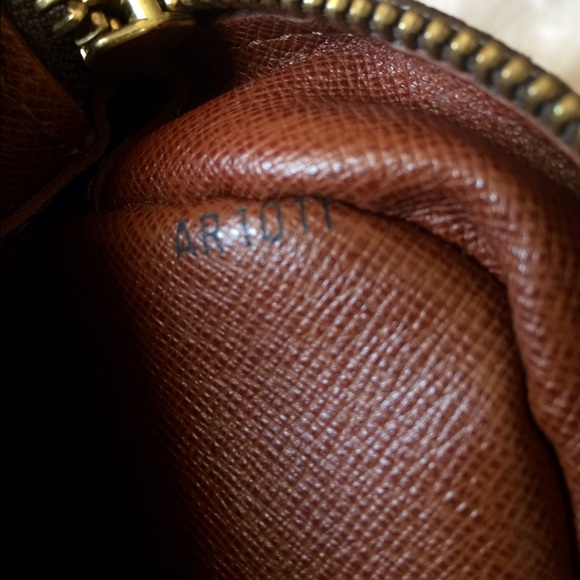 Louis Vuitton Messager Nil Bag. - Picture 4 of 4