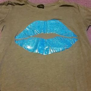 Lipstick tee