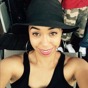 Meet your Posher, Courtney